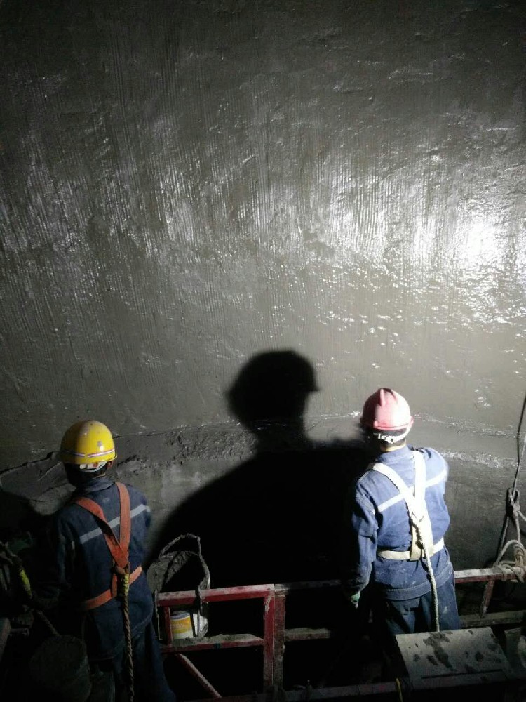 内壁聚合物砂浆抹平